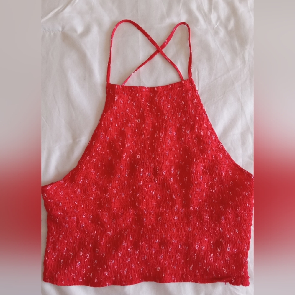 Cropped, open back, crossed strapped top